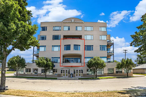 $649,000 | 105 West Danaher Street, Unit 201, Ludington, MI 49431