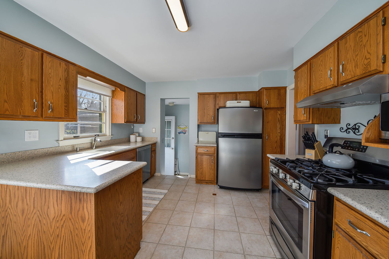 1031 North Spring Street Elgin, IL 60120 - Photo 11 of 28