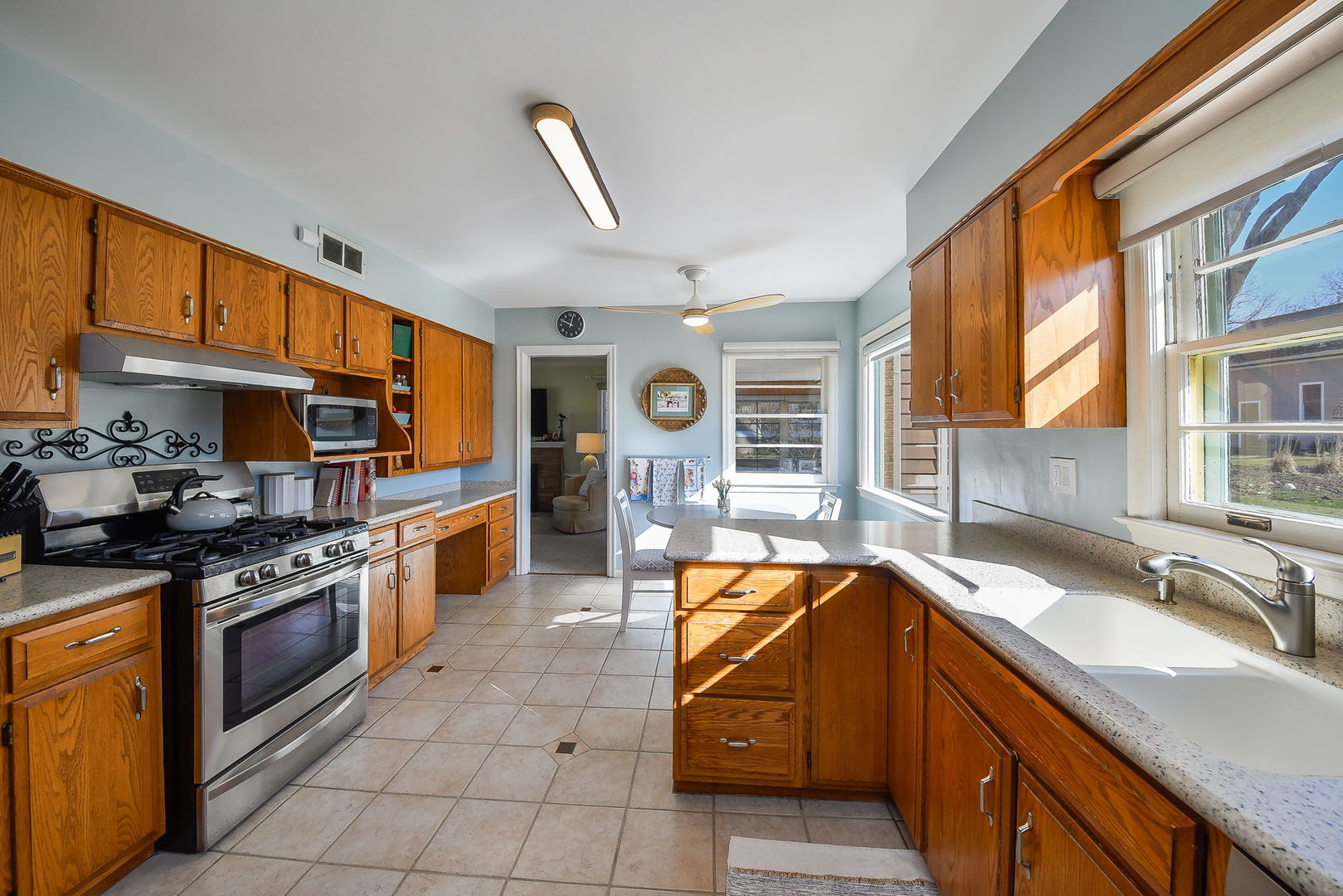 1031 North Spring Street Elgin, IL 60120 - Photo 12 of 28