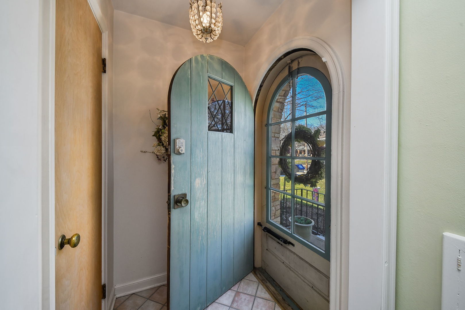 1031 North Spring Street Elgin, IL 60120 - Photo 4 of 28