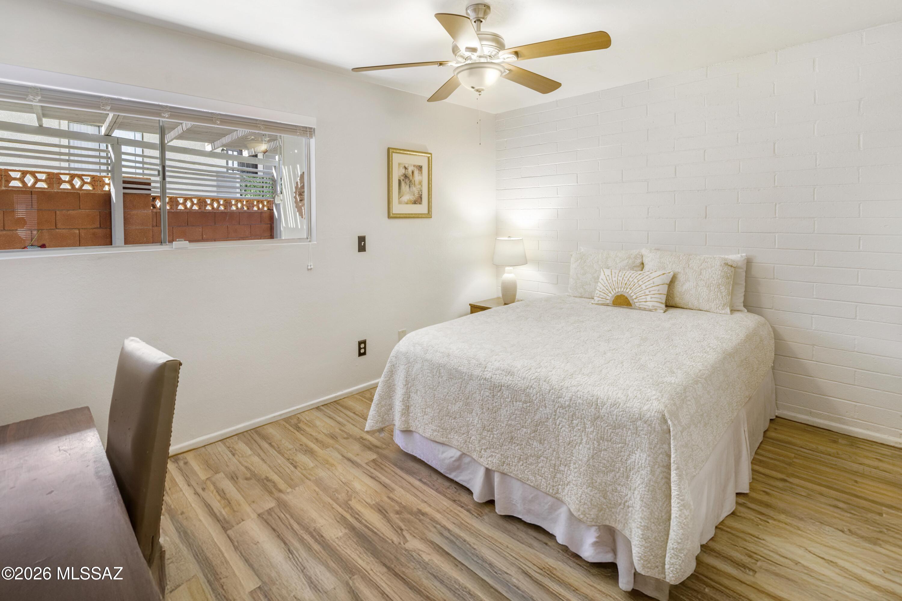 9111 North Oracle Road, Unit 110 Tucson, AZ 85704 - Photo 15 of 32 Large guestroom w/walk in closet