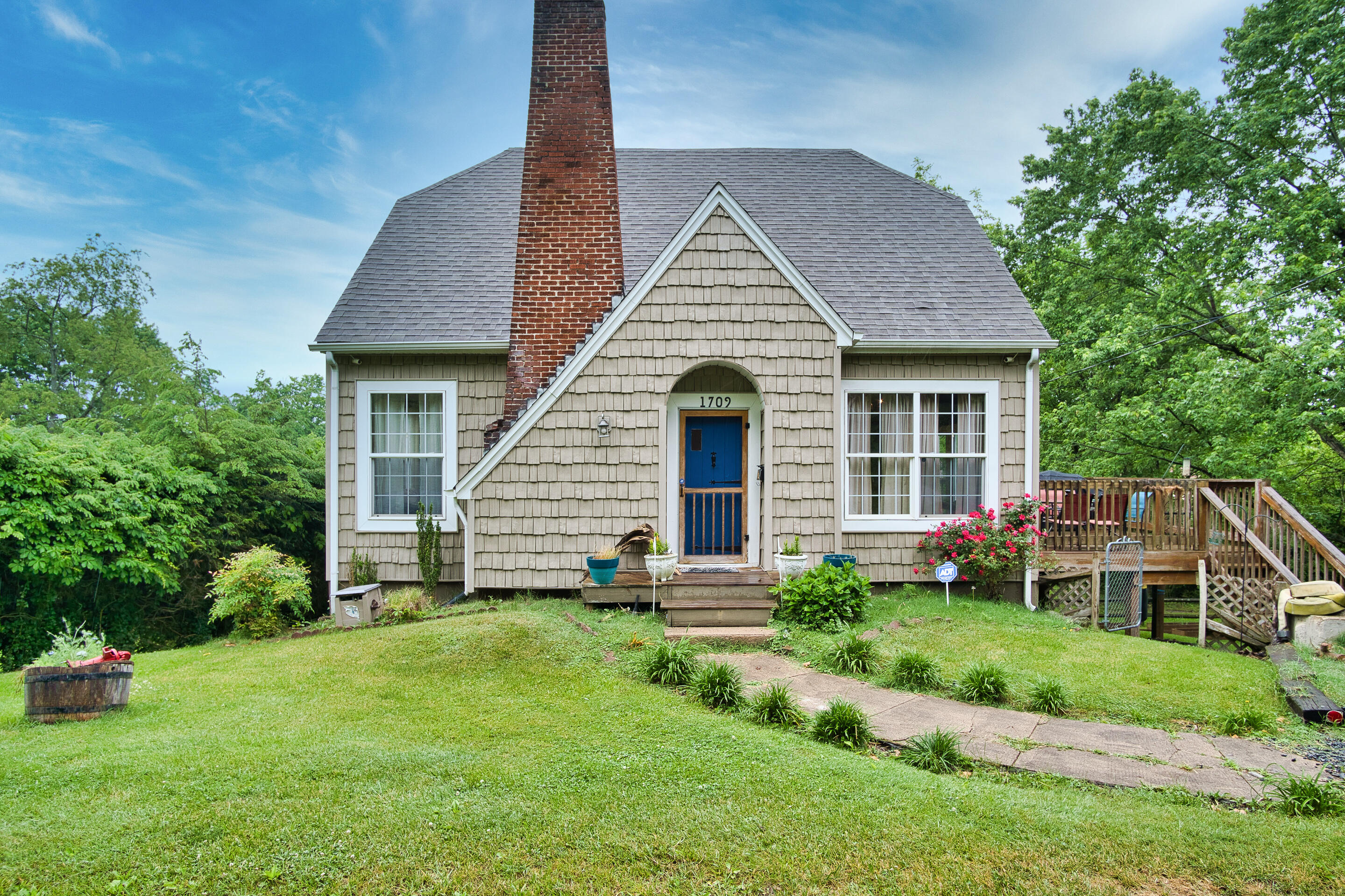 1709 Clifton Road Bristol, TN 37620 - Photo 1 of 42 exterior-2