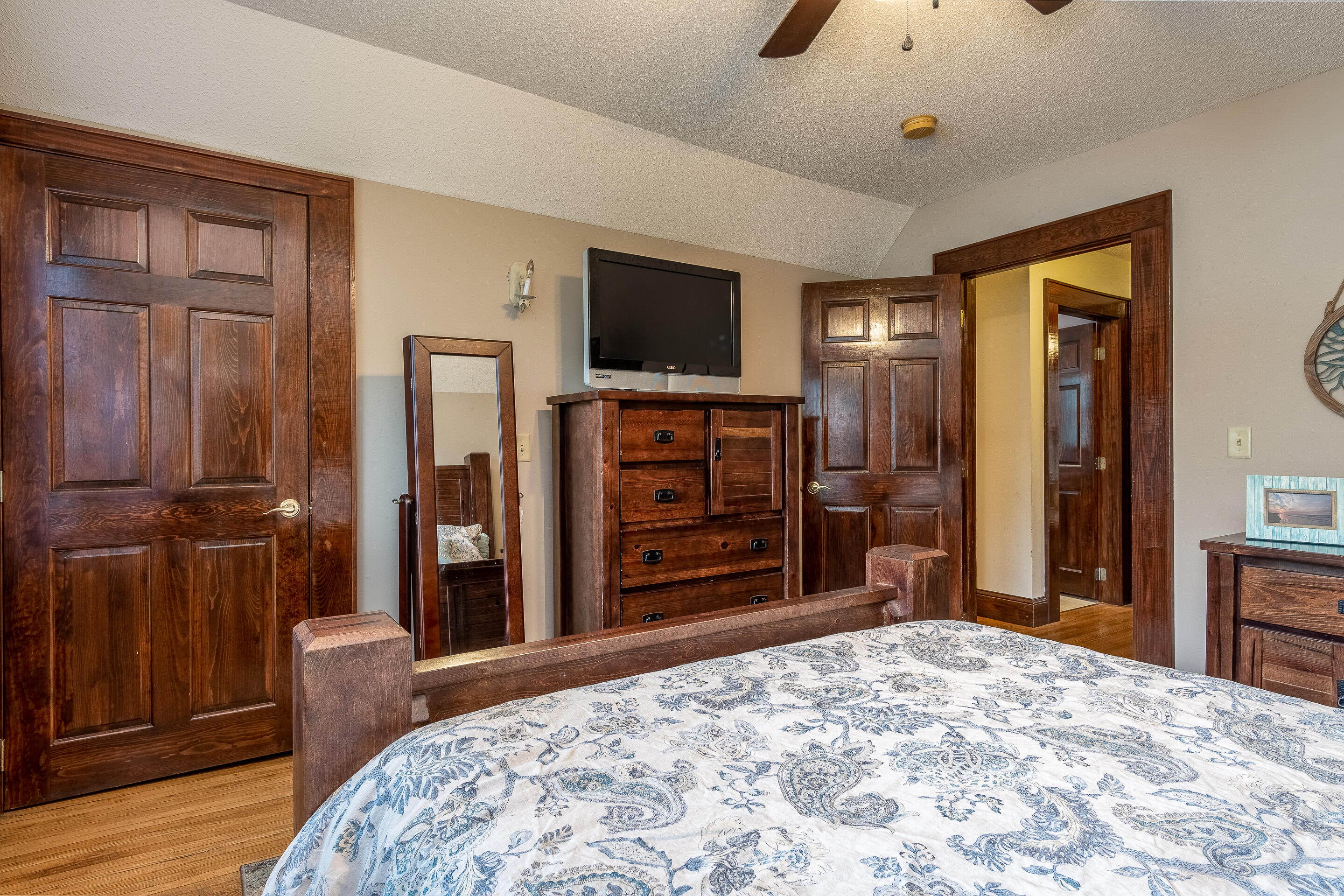 1709 Clifton Road Bristol, TN 37620 - Photo 22 of 42 interior-16