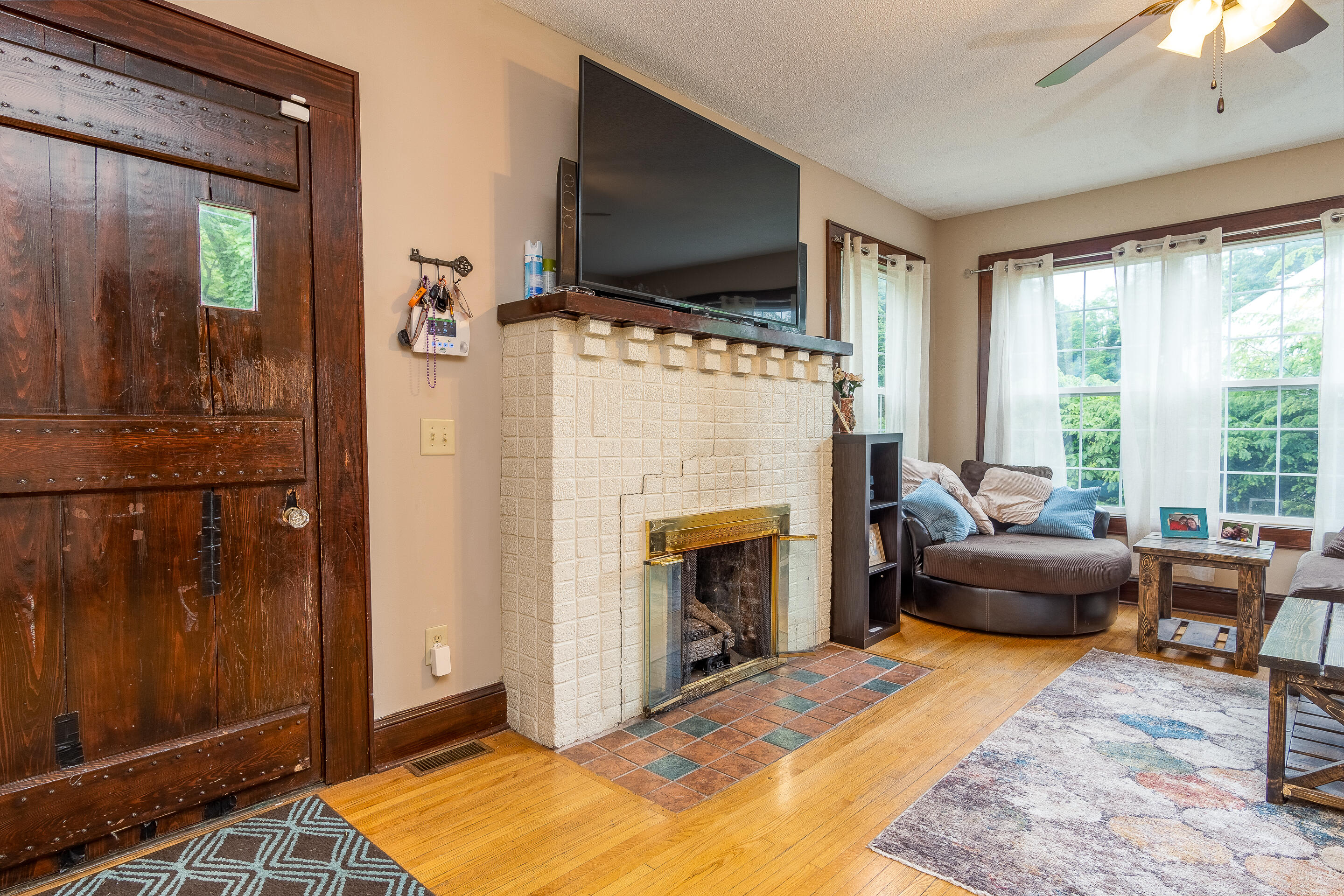 1709 Clifton Road Bristol, TN 37620 - Photo 6 of 42 interior-1