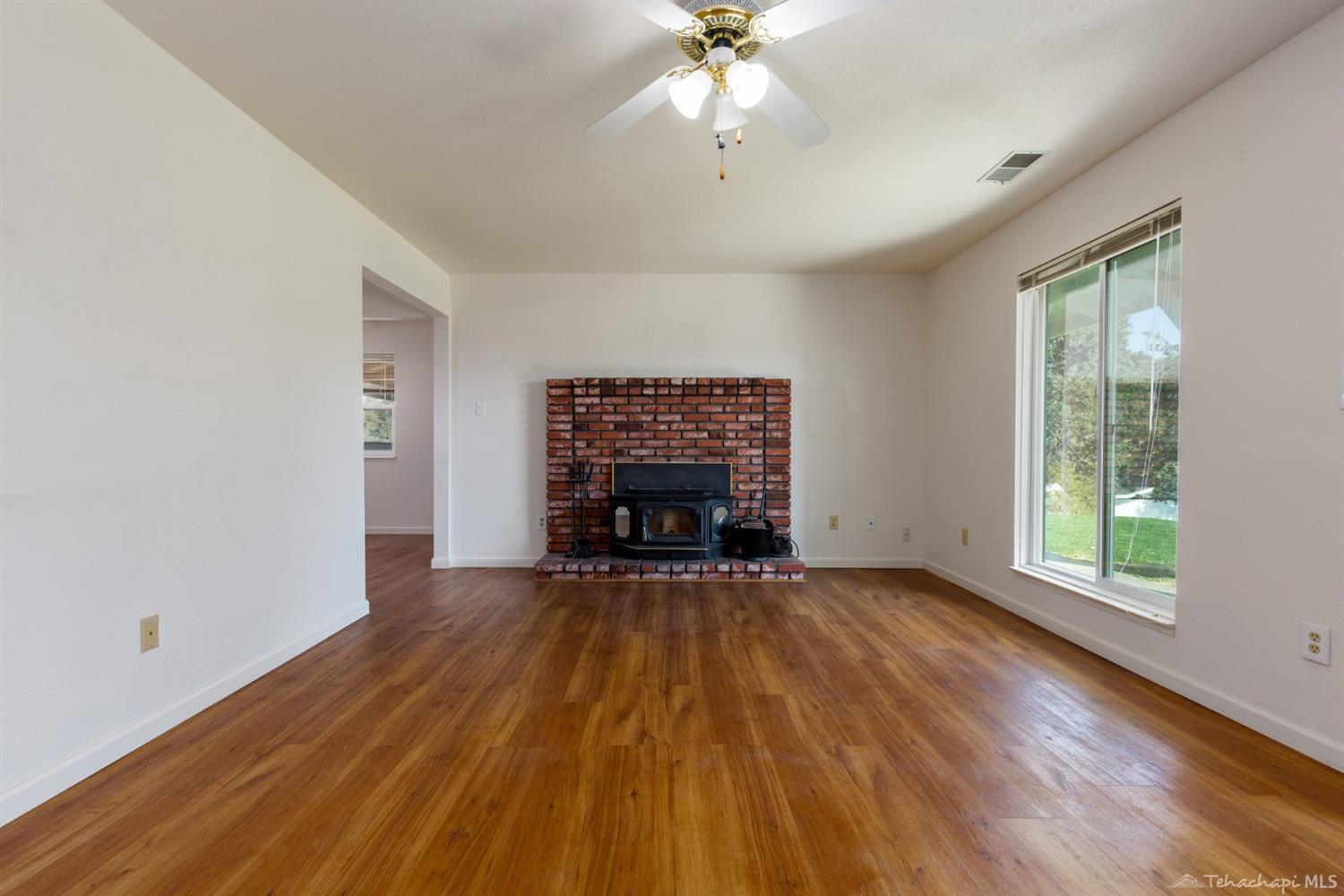 19500 Pine Ridge Drive Tehachapi, CA 93561 - Photo 10 of 29 Gallery Image 10