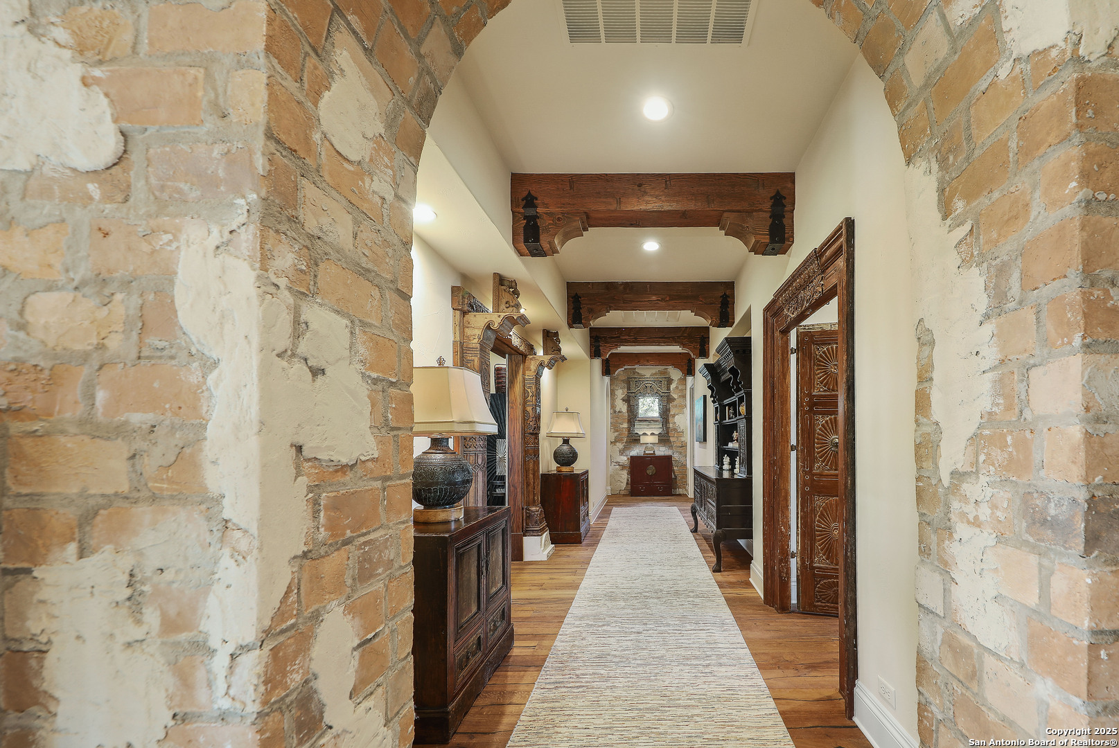 640 Terrell Road Terrell Hills, TX 78209 - Photo 22 of 34 a hallway with a glass door shower