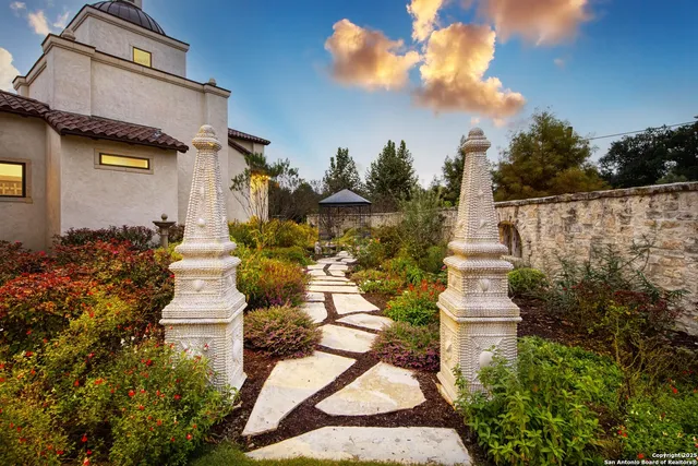 a view of statue in front of house