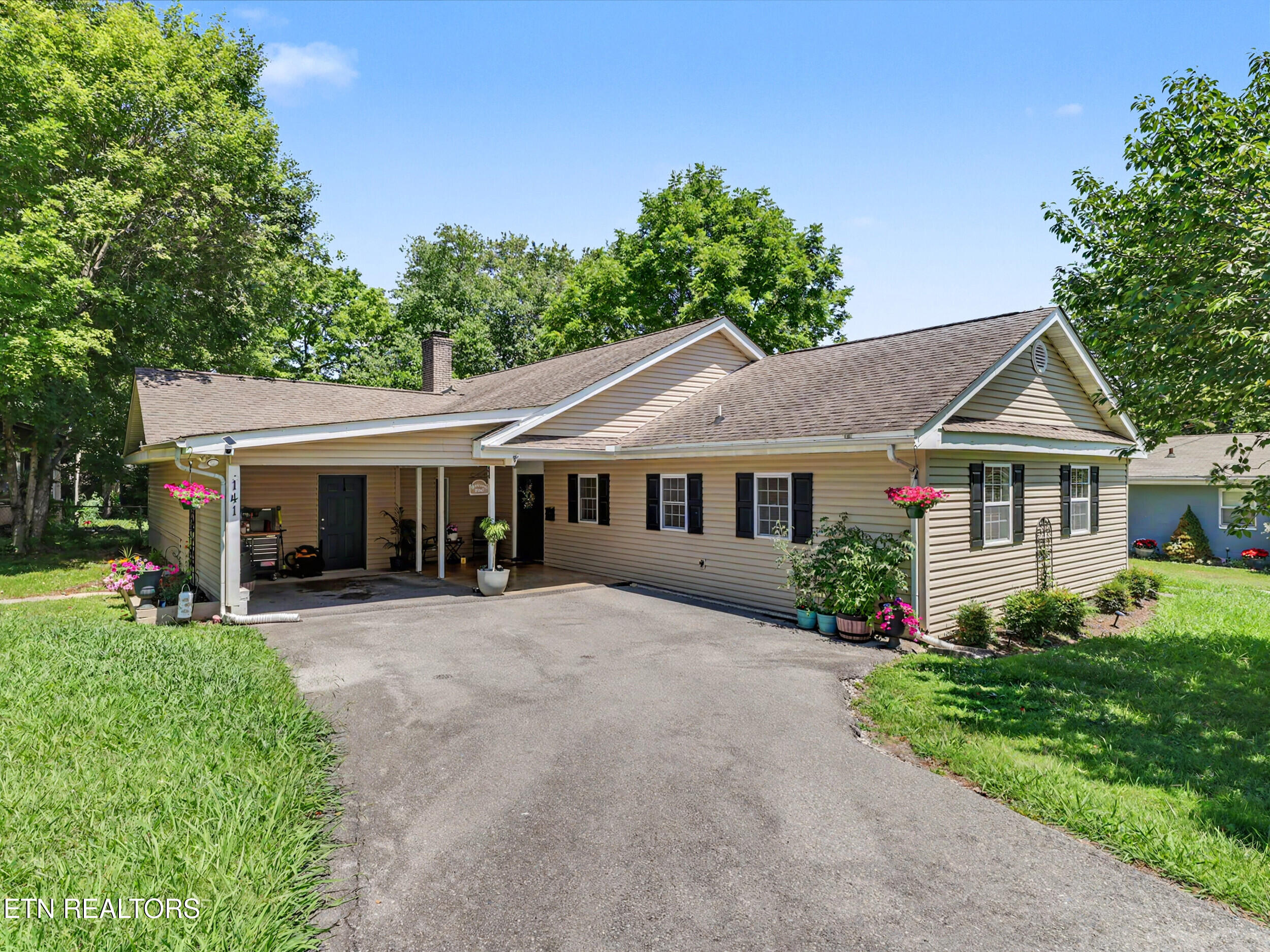 141 South Purdue Avenue Oak Ridge, TN 37830 - Photo 1 of 27 25_img_2571
