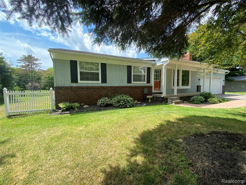 3682 County Farm Road Howell, MI 48843 - Photo 3 of 21