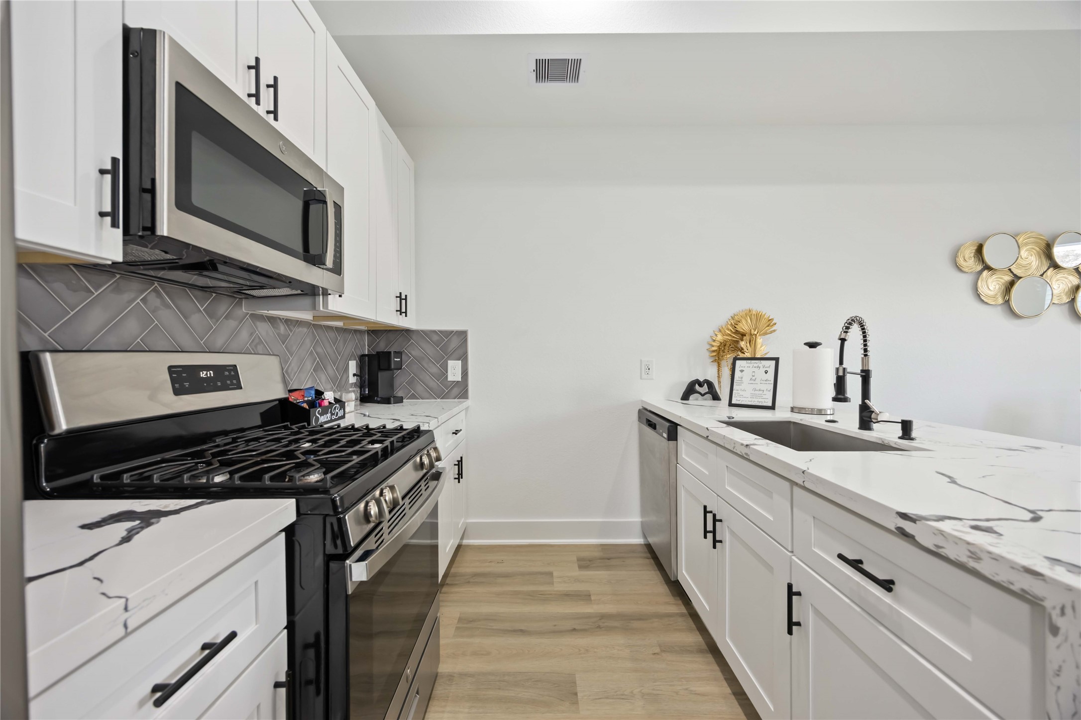 964 Lucky Street, Unit B Houston, TX 77088 - Photo 13 of 30