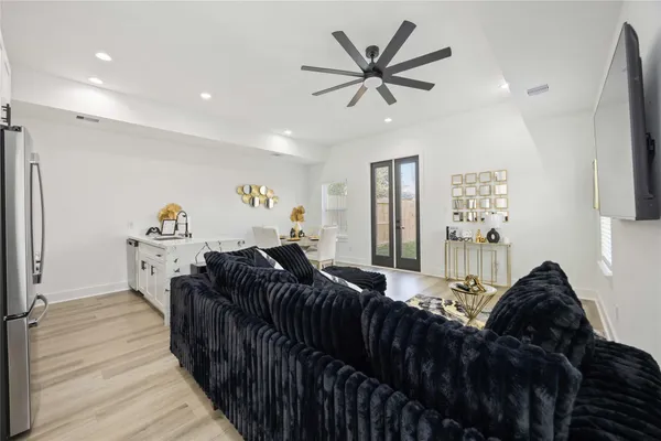 $2,150 | 964 Lucky Street, Unit B, Houston, TX 77088
