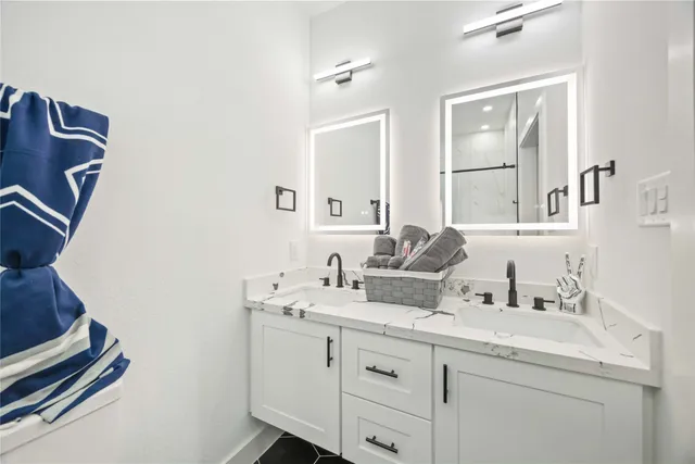 $2,385 | 964 Lucky Street, Unit B, Houston, TX 77088