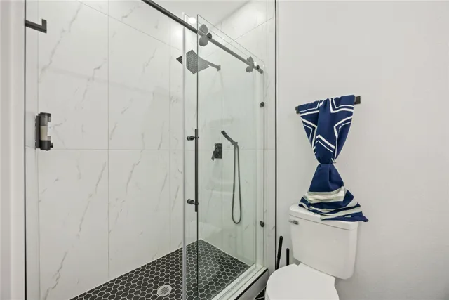 $2,385 | 964 Lucky Street, Unit B, Houston, TX 77088