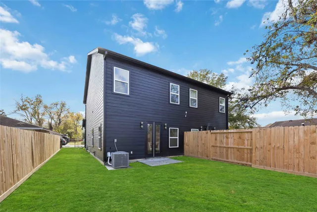 $2,385 | 964 Lucky Street, Unit B, Houston, TX 77088