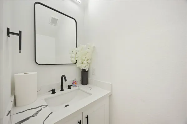 $2,150 | 964 Lucky Street, Unit B, Houston, TX 77088
