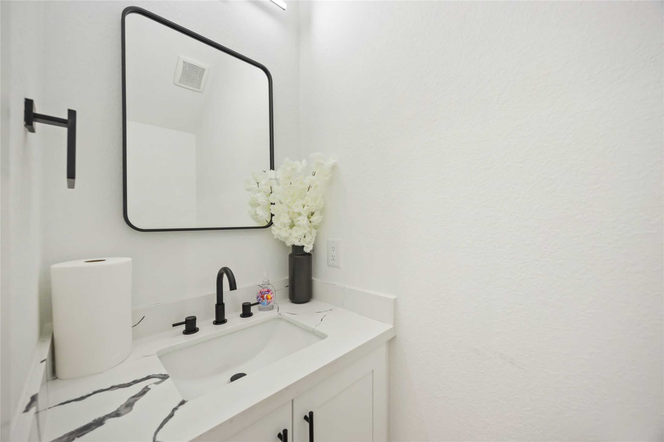 964 Lucky Street, Unit B Houston, TX 77088 - Photo 4 of 30