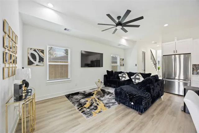 $2,385 | 964 Lucky Street, Unit B, Houston, TX 77088