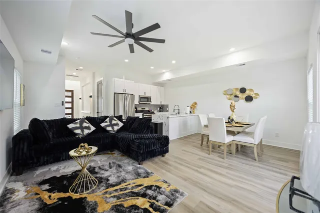 $2,385 | 964 Lucky Street, Unit B, Houston, TX 77088