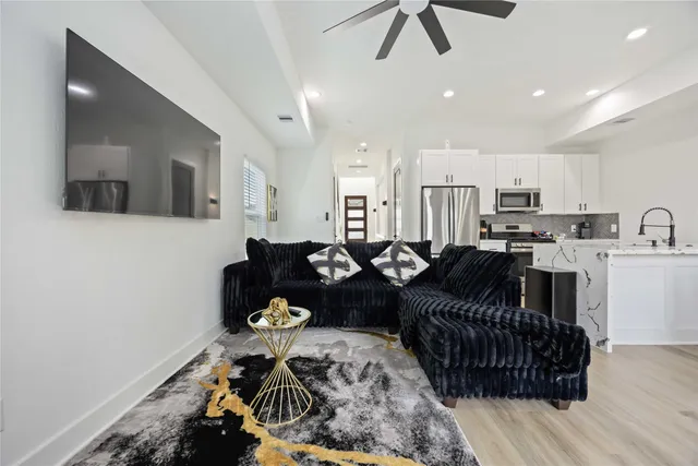 $2,385 | 964 Lucky Street, Unit B, Houston, TX 77088