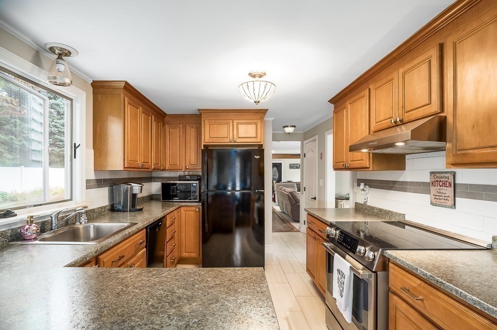 60 Lakeman's Lane Ipswich, MA 01938 - Photo 3 of 35