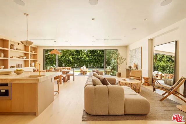 $4,595,000 | 636 North Laurel Avenue, Los Angeles, CA 90048