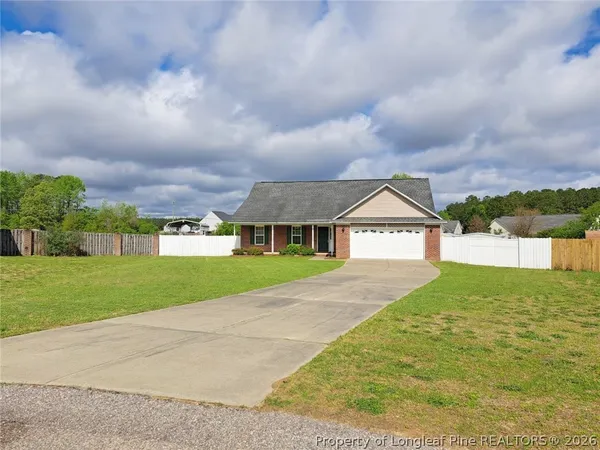 $2,200 | 206 Sandspur Court, Raeford, NC 28376