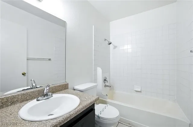 $1,000 | 4651 Amberleigh Lane, Unit D, Las Vegas, NV 89121