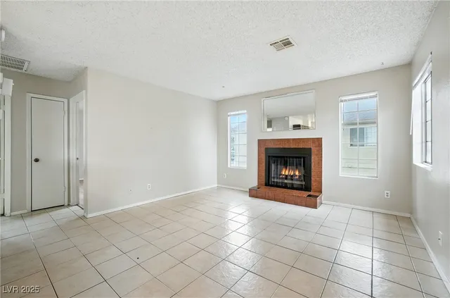 $1,000 | 4651 Amberleigh Lane, Unit D, Las Vegas, NV 89121