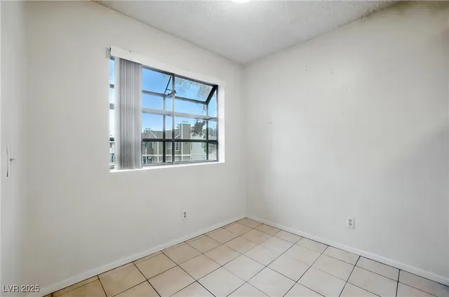 $1,000 | 4651 Amberleigh Lane, Unit D, Las Vegas, NV 89121