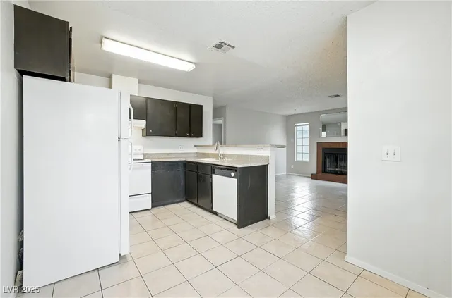 $1,000 | 4651 Amberleigh Lane, Unit D, Las Vegas, NV 89121
