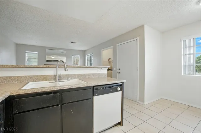 $1,000 | 4651 Amberleigh Lane, Unit D, Las Vegas, NV 89121