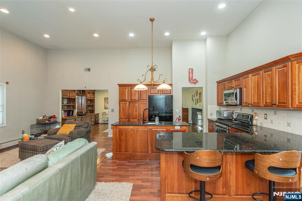 101 Rolling Ridge Road West Milford, NJ 07480 - Photo 7 of 33