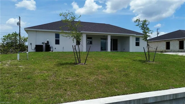 a view of a house with a backyard