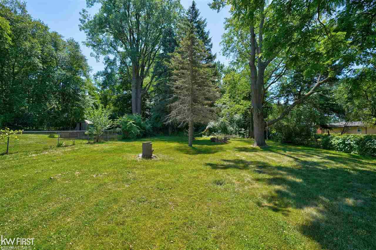 4313 Calkins Road Flint, MI 48532 - Photo 36 of 42 50082329-35.JPG