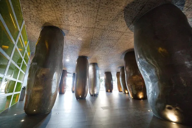 $6,950 | 465 Brickell Avenue, Unit 2001, Miami, FL 33131