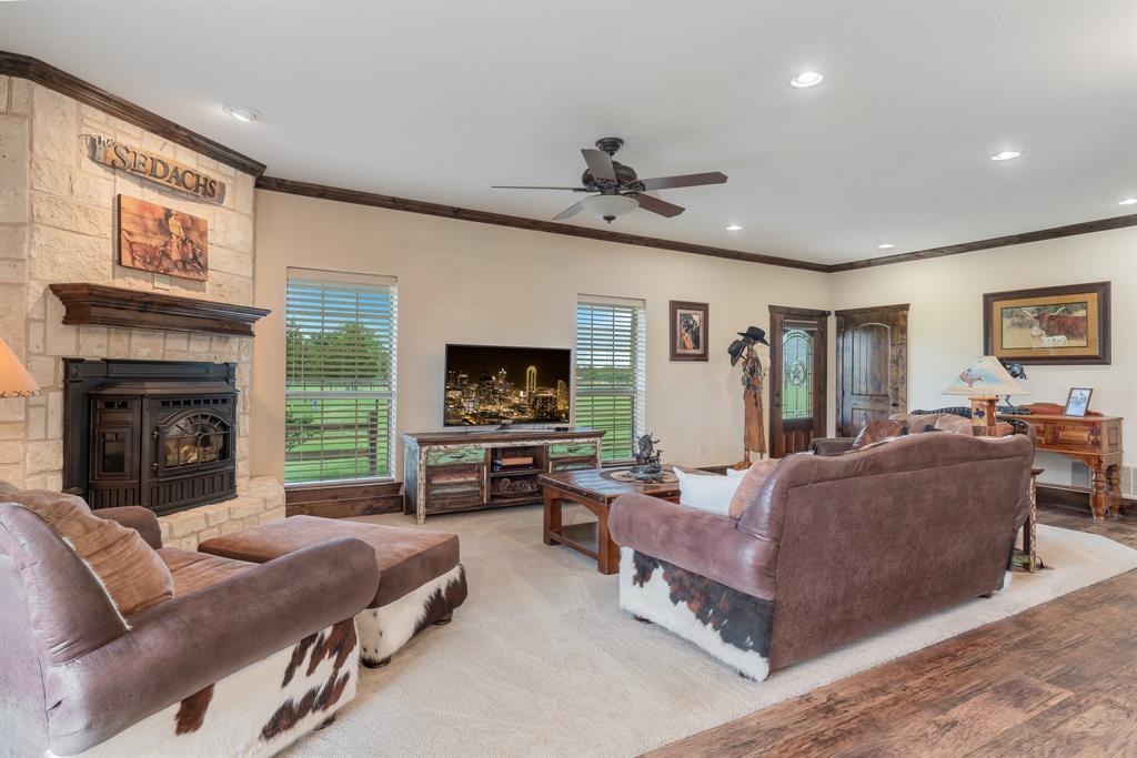 289 Blackjack Road Valley View, TX 76272 - Photo 13 of 40 a living room with furniture and a flat screen tv
