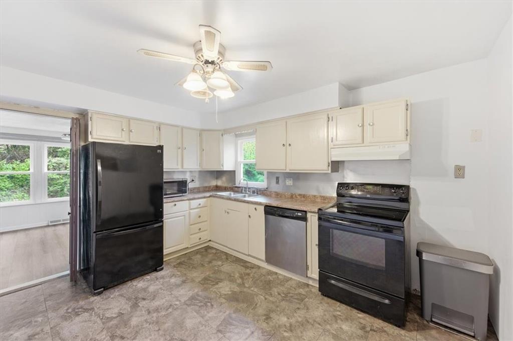 119 Planet Way McKees Rocks, PA 15136 - Photo 8 of 32