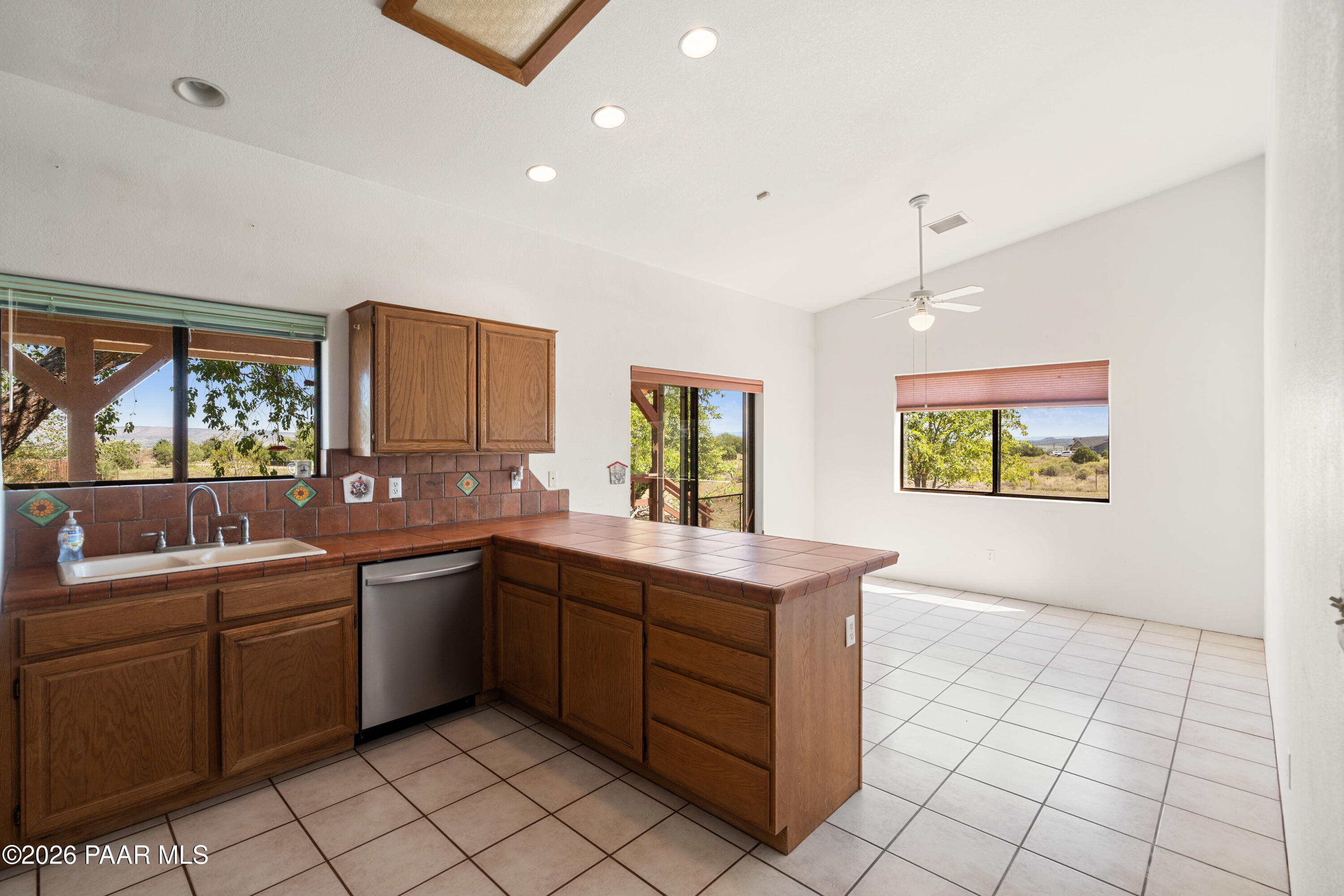 1525 Shadow Ridge Road Paulden, AZ 86334 - Photo 15 of 32 10-Kitchen & Dining Area
