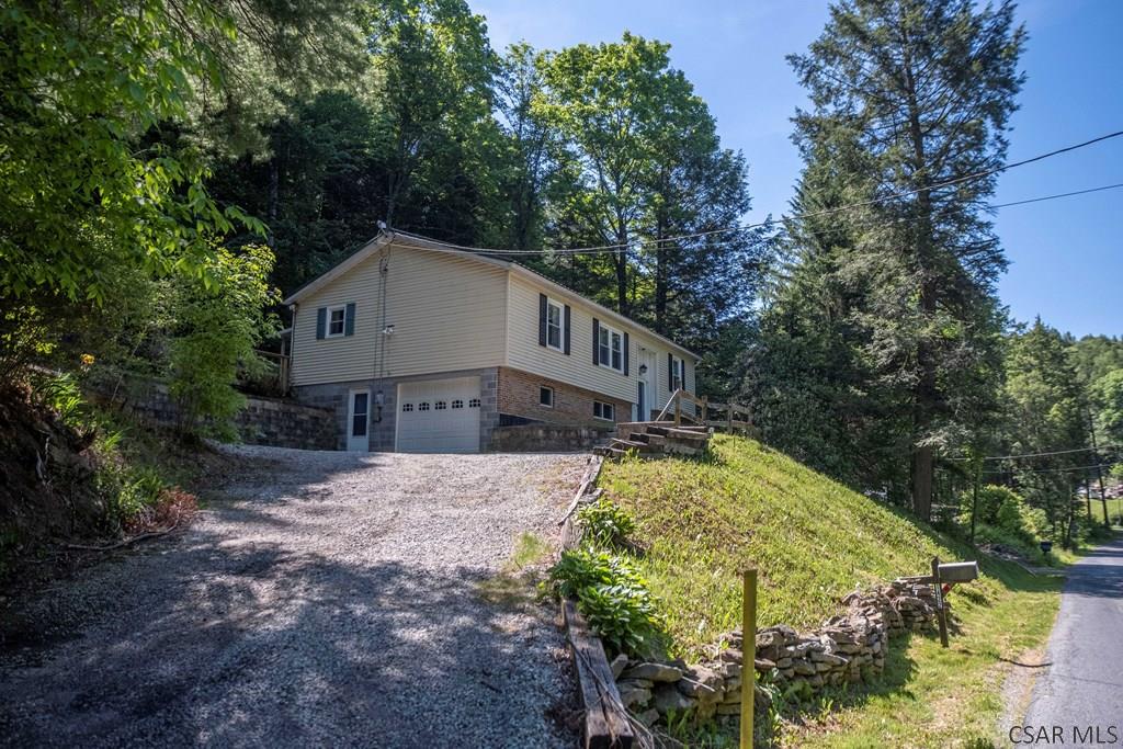 1422 Saylor School Road Boswell, PA 15531 - Photo 4 of 24
