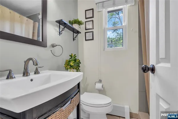 $4,500 | 519 Ryeside Avenue, New Milford, NJ 07646