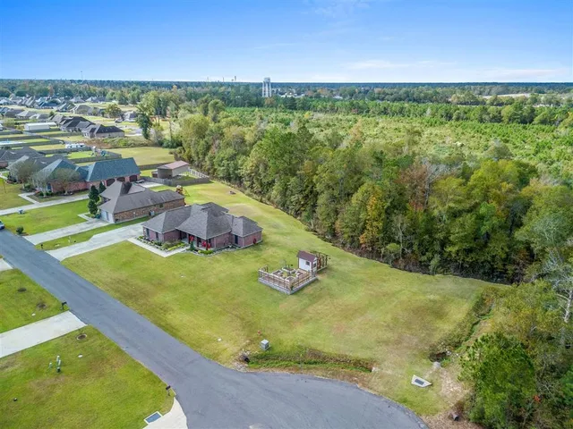 $395,000 | 2717 East Robinwood Drive, Lake Charles, LA 70611