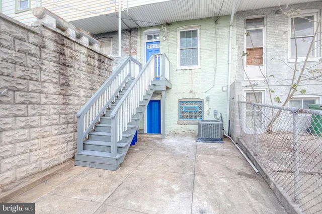 a view of entryway and hall