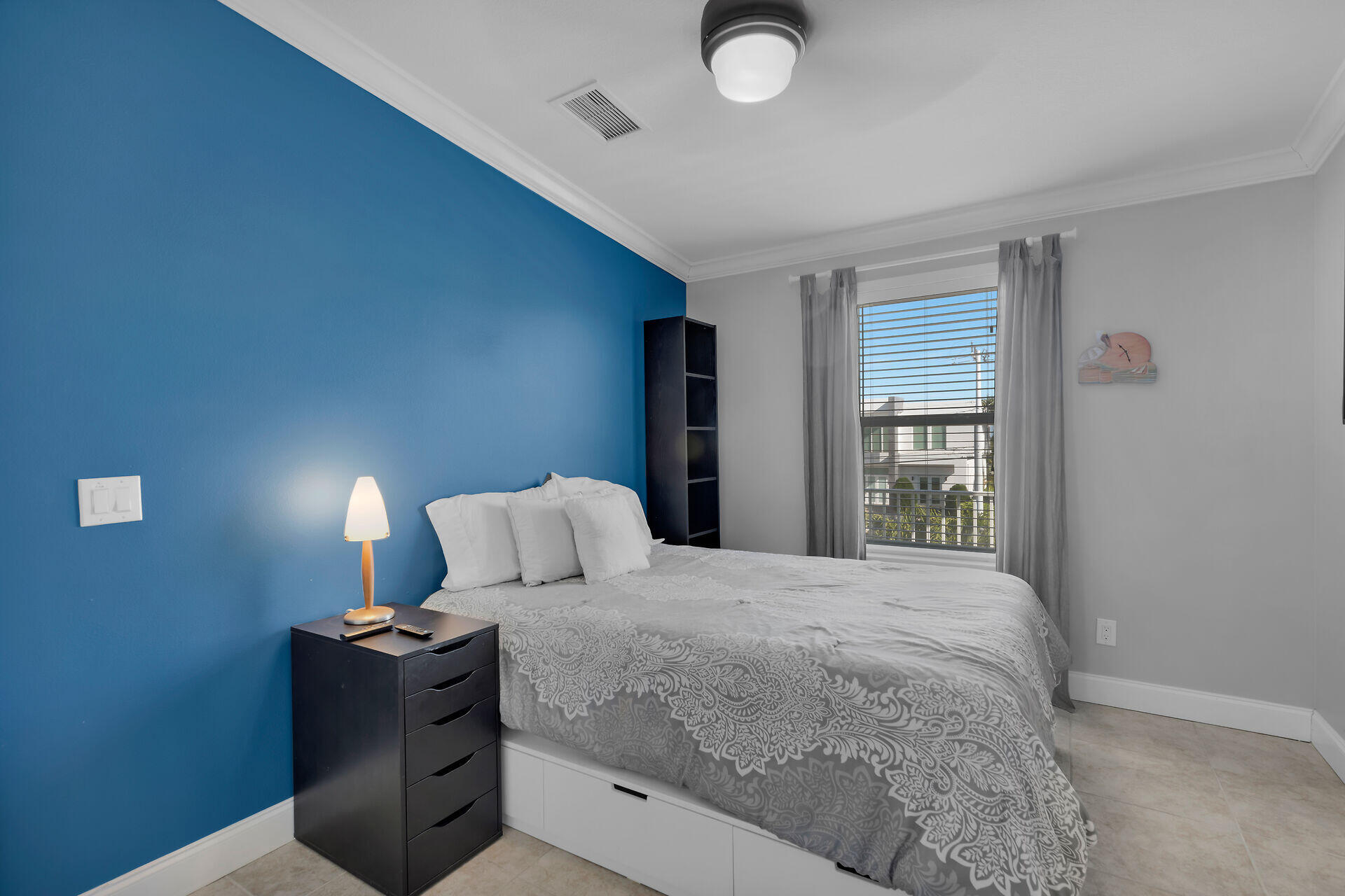 415 Sombrero Beach Road Marathon, FL 33050 - Photo 24 of 41 a bedroom with a bed and a window