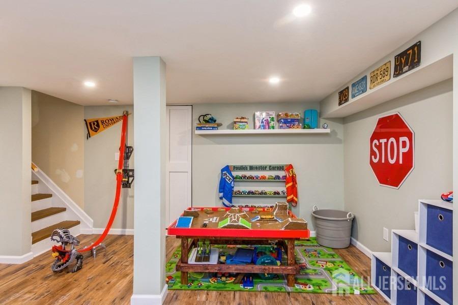 115 Midfield Road Colonia, NJ 07067 - Photo 22 of 25 a play room with furniture