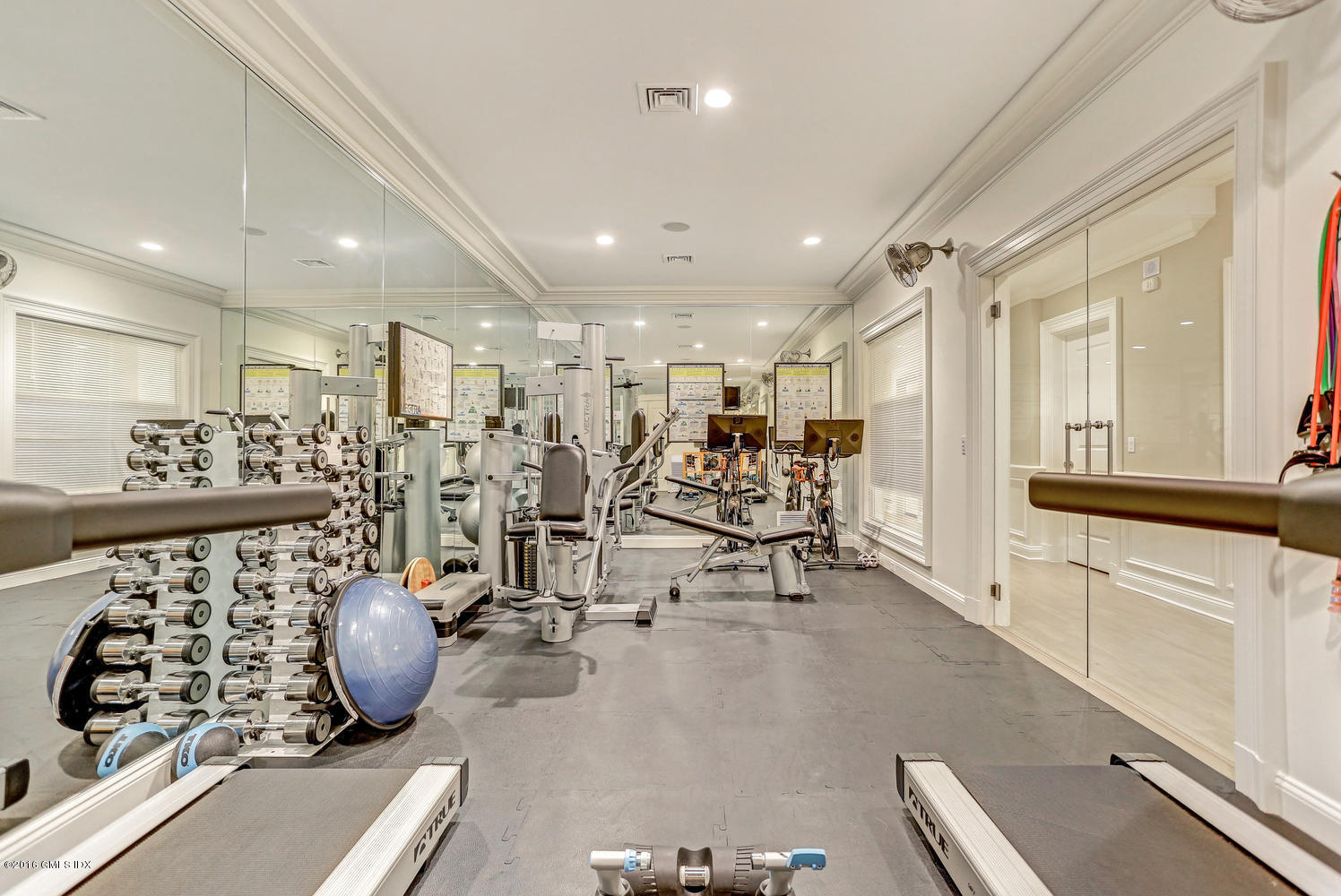 8 Dairy Road Greenwich, CT 06830 - Photo 14 of 22 8 Dairy Rd Greenwich CT 06830-large-039-