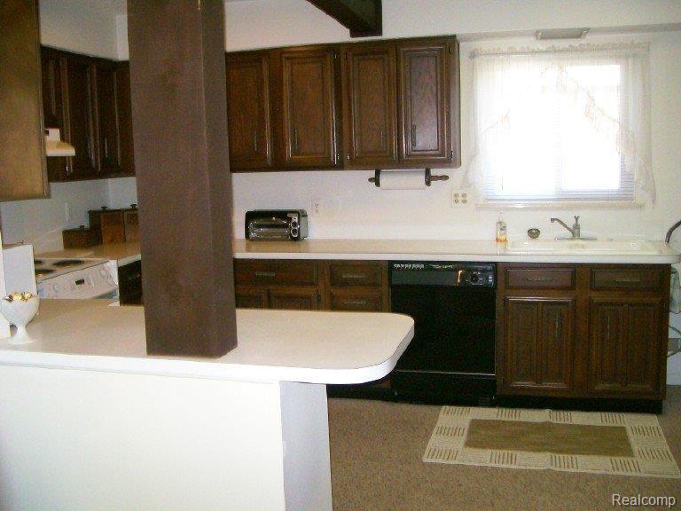 623 Elizabeth Street Rochester, MI 48307 - Photo 5 of 10 eliz - kitchen