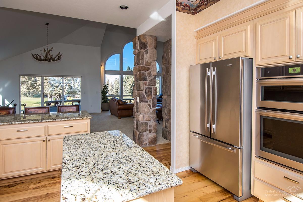 2191 Condor Court Redmond, OR 97756 - Photo 5 of 25 Gallery Image 5