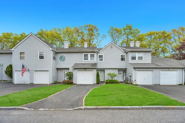 $563,700 | 207 Sara Circle, Port Jefferson Station, NY 11776