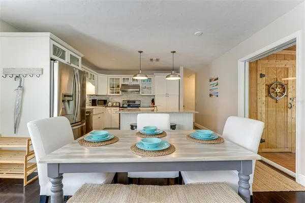 $2,650 | 2363 Milford Circle, Sarasota, FL 34239