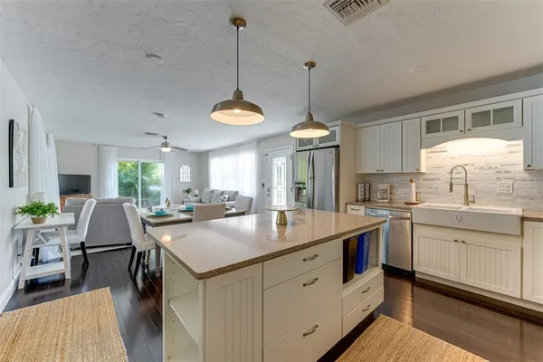 $2,650 | 2363 Milford Circle, Sarasota, FL 34239